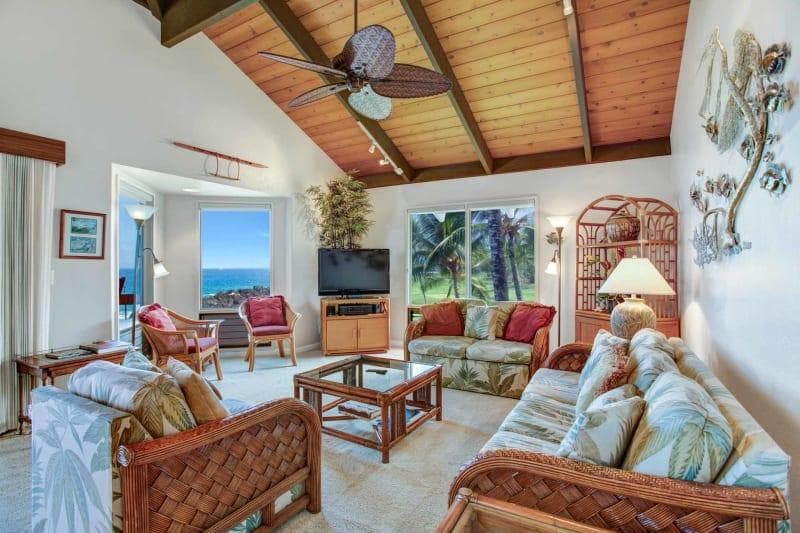 Condo in KAILUA-KONA · ★4.7 · 2 bedrooms · 3 beds · 2 private baths - Photo 3