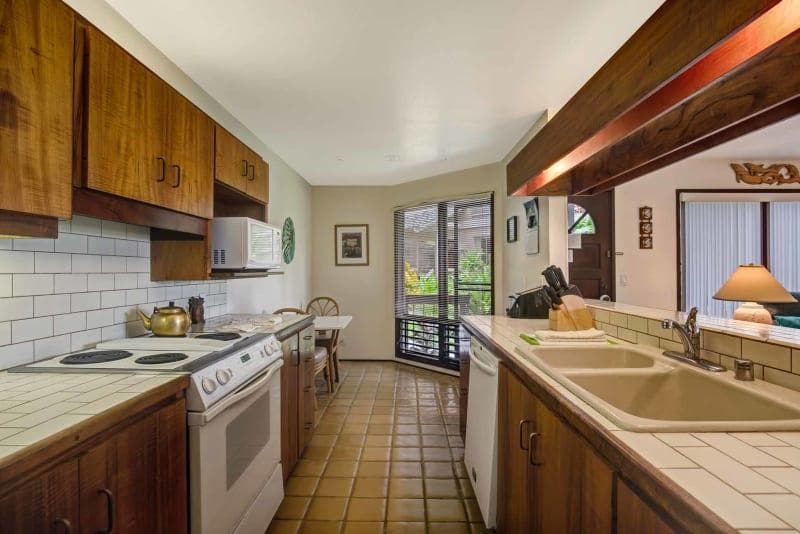 Condo in KAILUA-KONA · ★4.14 · 1 bedroom · 1 bed · 2 baths - Photo 2