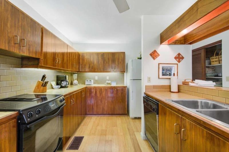 Condo in KAILUA-KONA · ★4.33 · 2 bedrooms · 3 beds · 2 baths - Photo 2