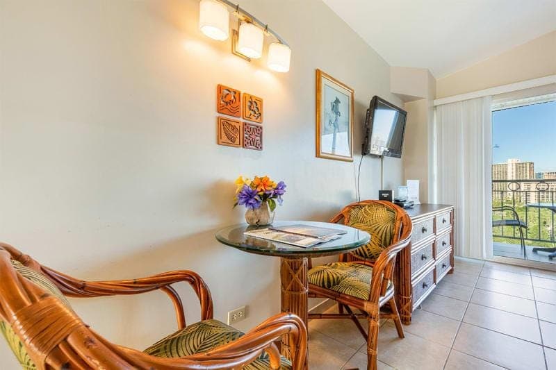 Condo in Honolulu · ★4.6 · Studio · 1 bed · 1 private bath - Photo 1