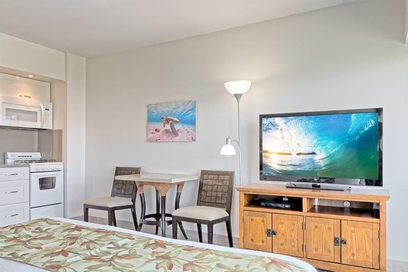 Condo in Honolulu · ★4.68 · Studio · 1 bed · 1 shared bath - Photo 1