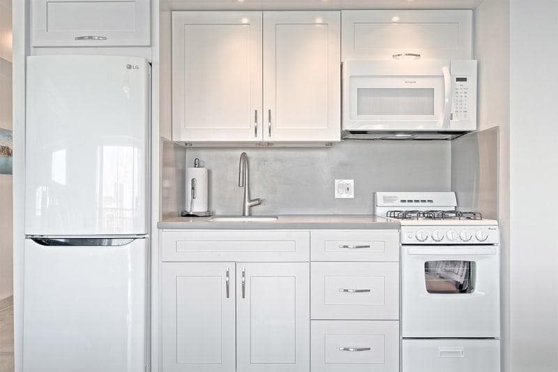 Condo in Honolulu · ★4.68 · Studio · 1 bed · 1 shared bath - Photo 4