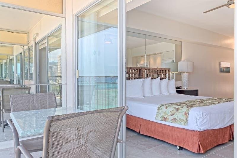 Condo in Honolulu · ★4.68 · Studio · 1 bed · 1 shared bath - Photo 5