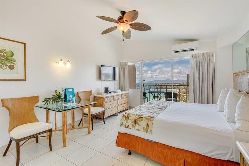 Condo in Honolulu · ★4.8 · Studio · 1 bed · 1 shared bath - Photo 4