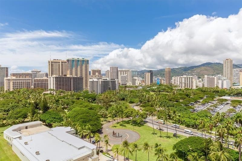Condo in Honolulu · ★4.8 · Studio · 1 bed · 1 shared bath - Photo 5