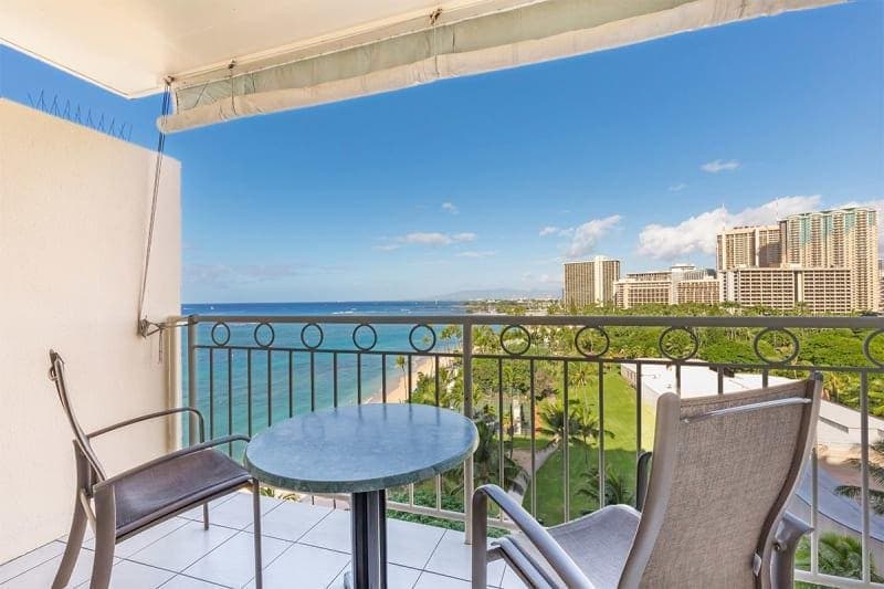 Condo in Honolulu · ★4.68 · Studio · 1 bed · 1 shared bath - Photo 1