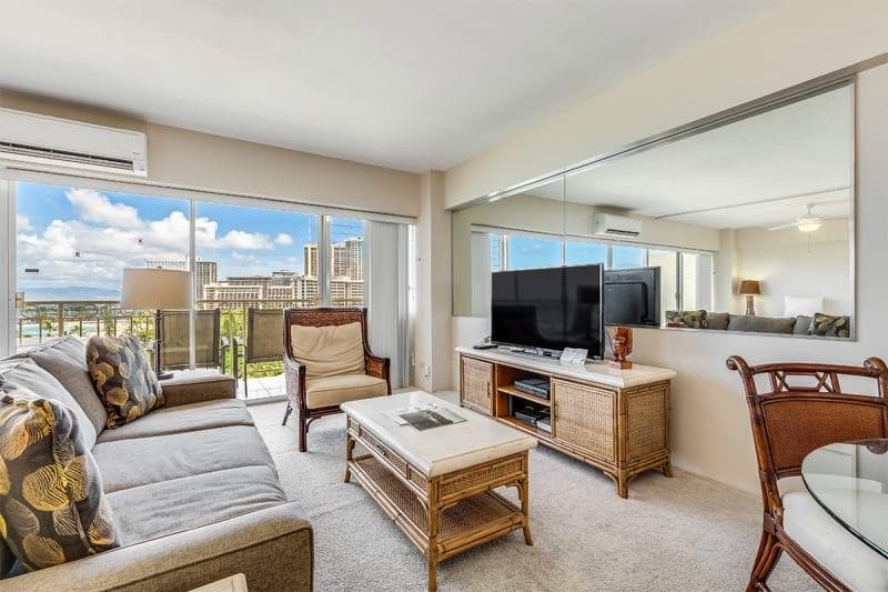 Condo in Honolulu · ★4.5 · 1 bedroom · 1 bed · 1 private bath - Photo 2