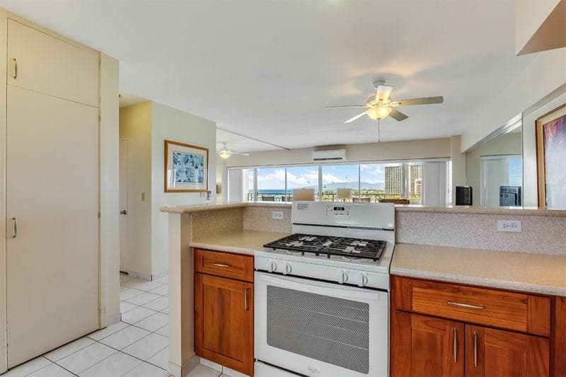Condo in Honolulu · ★4.5 · 1 bedroom · 1 bed · 1 private bath - Photo 5