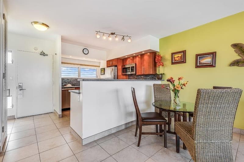 Condo in Honolulu · ★4.89 · 1 bedroom · 1 bed · 1 shared bath - Photo 4