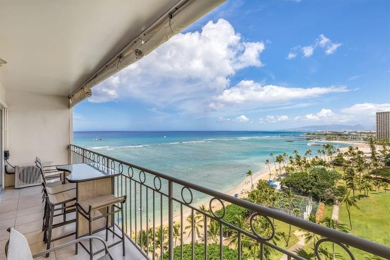Condo in Honolulu · ★4.89 · 1 bedroom · 1 bed · 1 shared bath - Photo 5