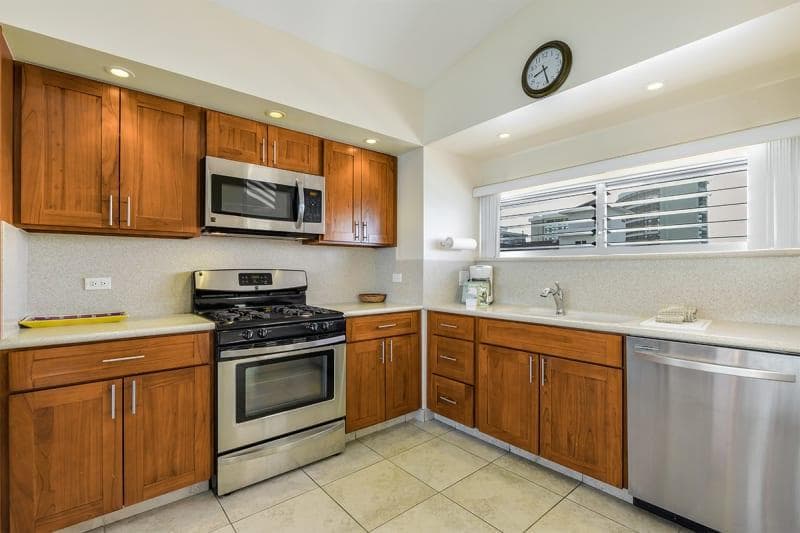 Condo in Honolulu · ★5.0 · 1 bedroom · 1 bed · 1 shared bath - Photo 2