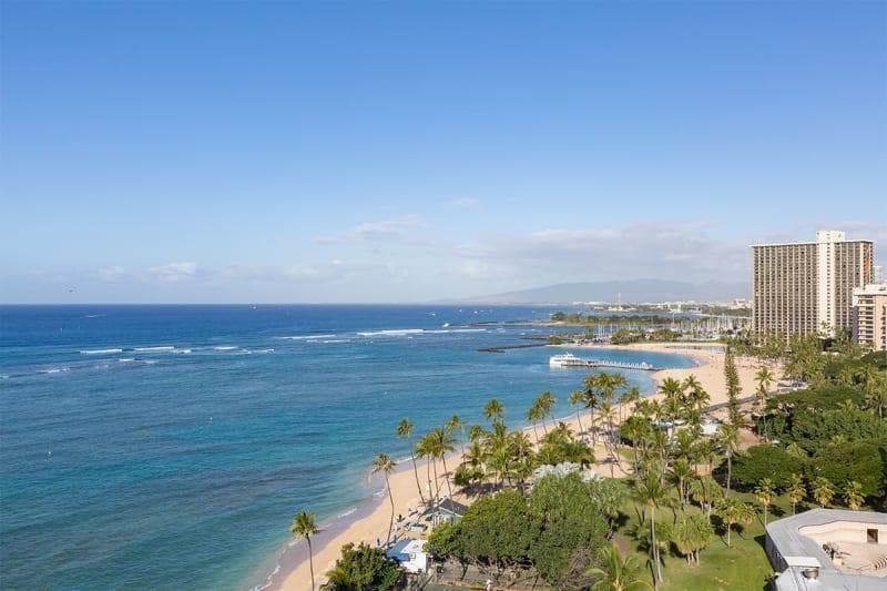 Condo in Honolulu · ★5.0 · 1 bedroom · 1 bed · 1 shared bath - Photo 4