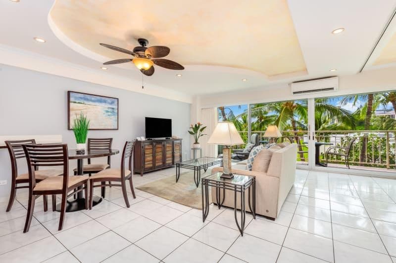 Condo in Honolulu · ★4.83 · 1 bedroom · 1 bed · 1 shared bath - Photo 2