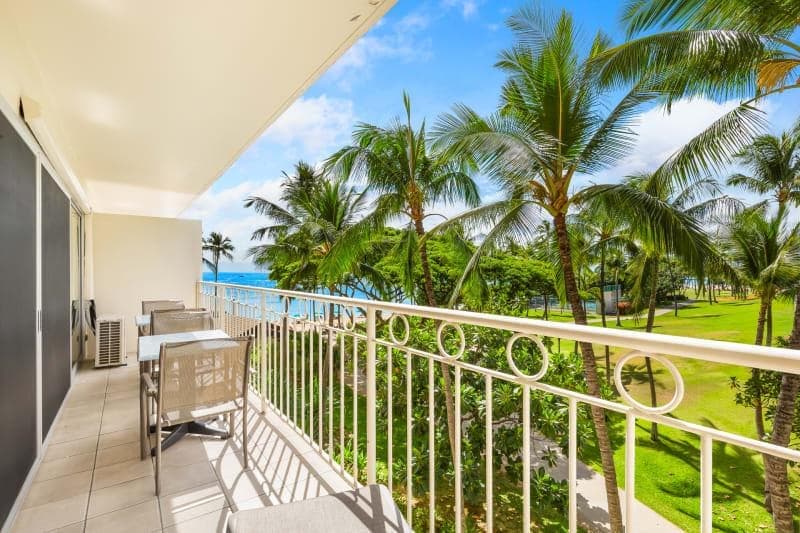 Condo in Honolulu · ★4.83 · 1 bedroom · 1 bed · 1 shared bath - Photo 1