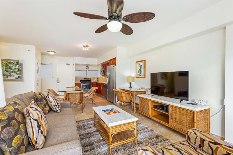 Condo in Honolulu · ★4.43 · 1 bedroom · 1 bed · 1 private bath - Photo 4