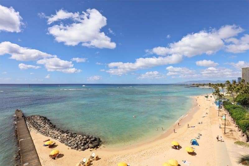 Condo in Honolulu · ★4.7 · 2 bedrooms · 3 beds · 1 shared bath - Photo 5