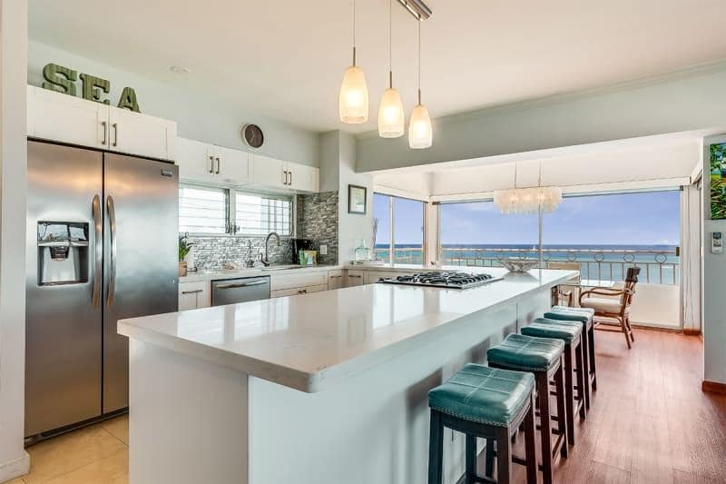 Condo in Honolulu · ★4.5 · 2 bedrooms · 3 beds · 2 private baths - Photo 4