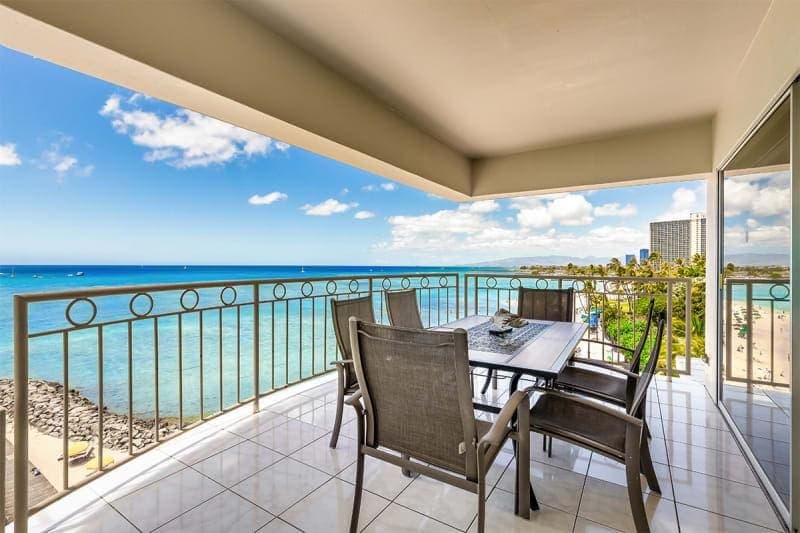 Condo in Honolulu · ★4.5 · 2 bedrooms · 3 beds · 2 private baths - Photo 1