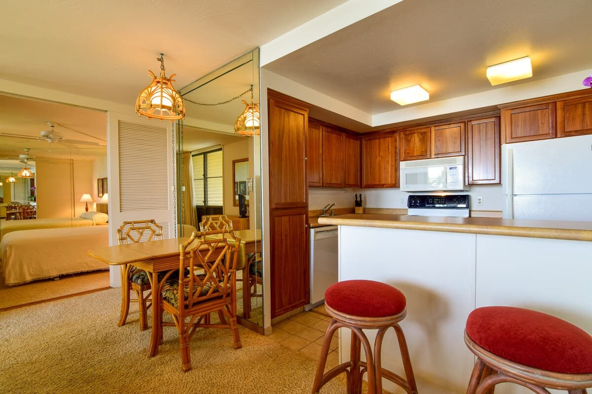 Condo in Lahaina · ★4.56 · 1 bedroom · 1 bed · 1 bath - Photo 3