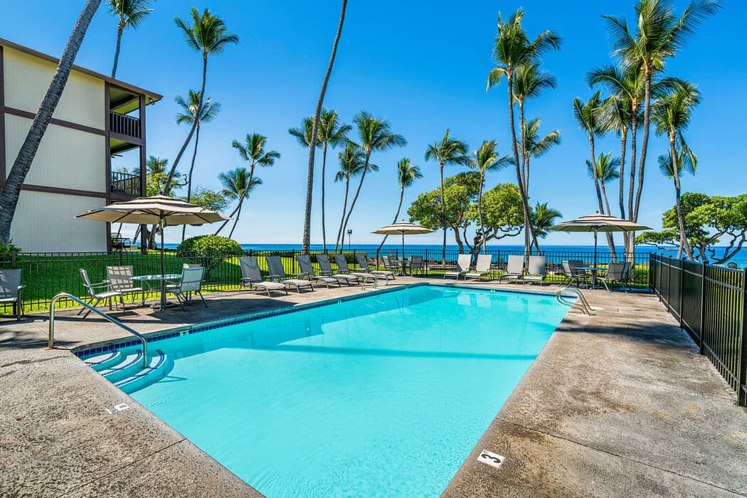 Condo in Kailua-Kona · ★5.0 · 1 bedroom · 2 beds · 1 private bath - Photo 5