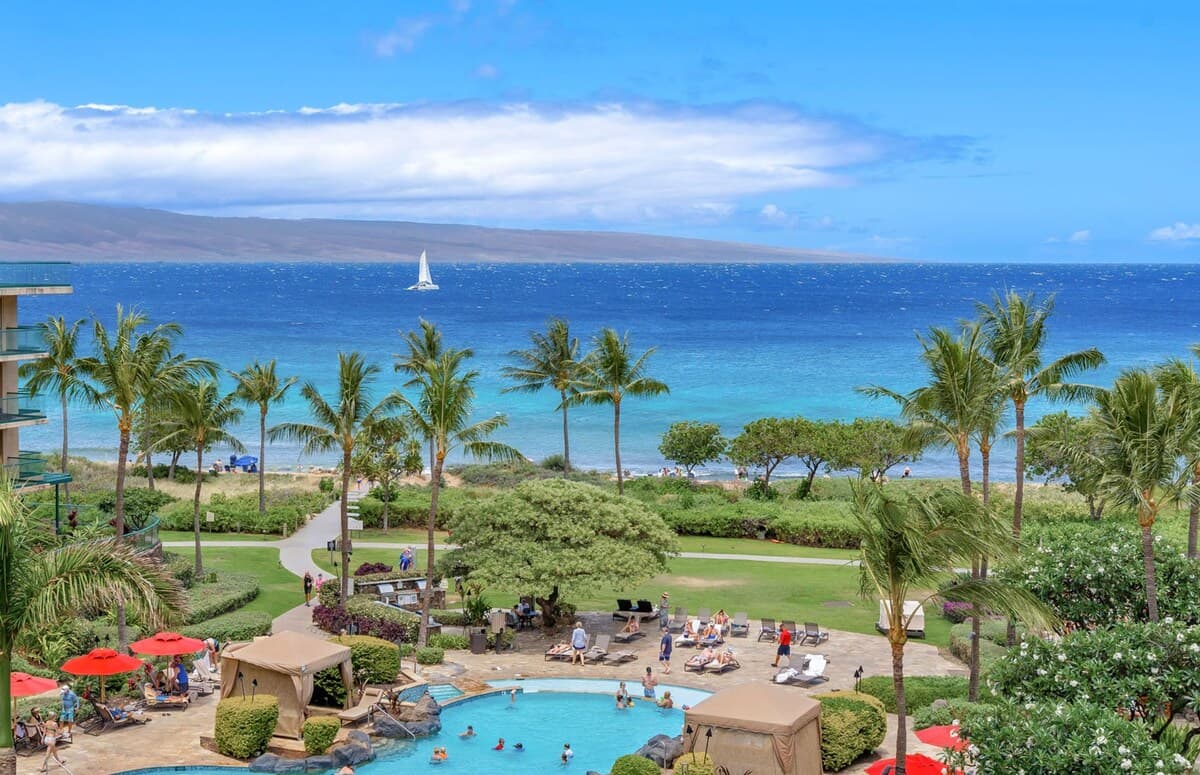Condo in Lahaina · ★4.92 · 2 bedrooms · 3 beds · 2 baths - Photo 4