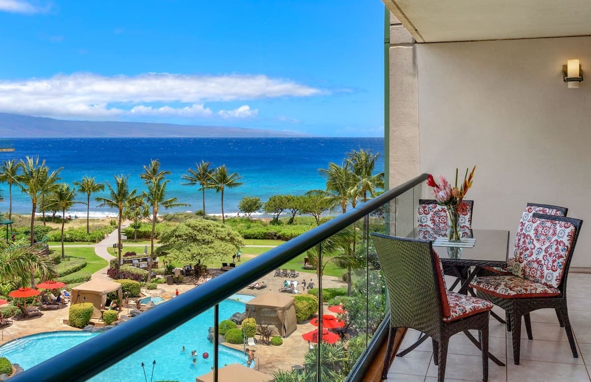 Condo in Lahaina · ★4.92 · 2 bedrooms · 3 beds · 2 baths - Photo 3