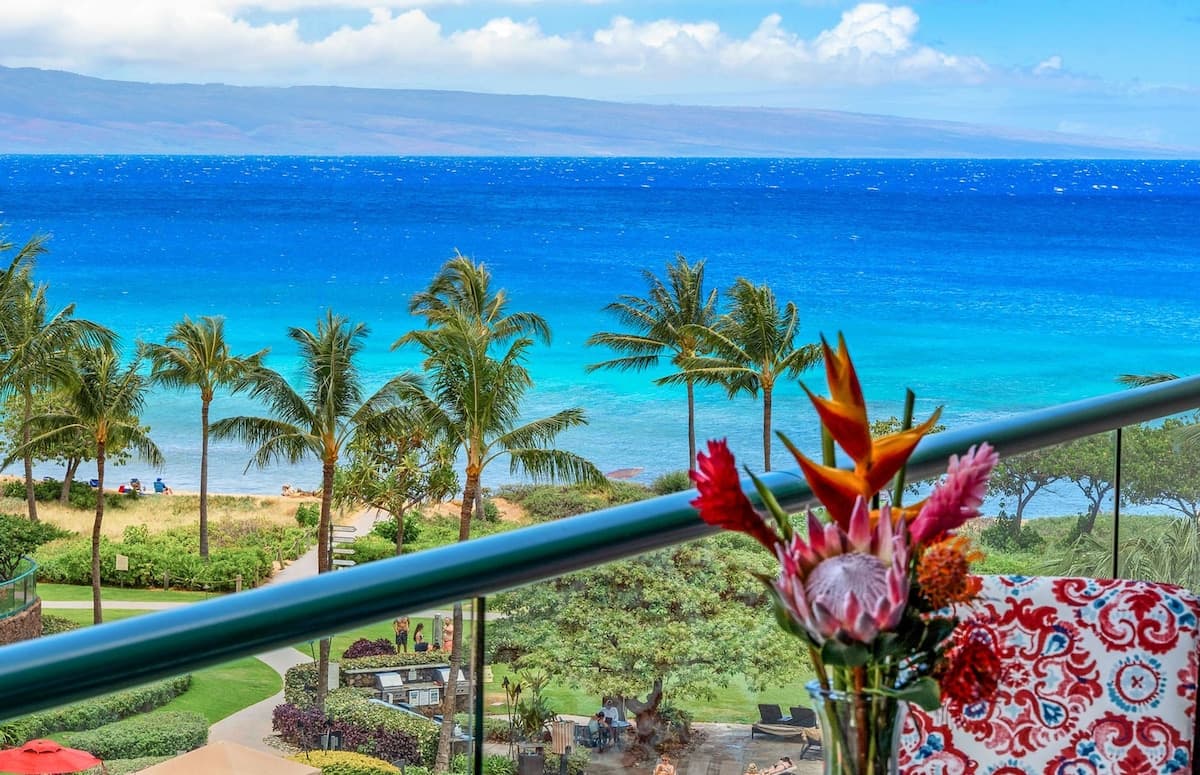 Condo in Lahaina · ★4.92 · 2 bedrooms · 3 beds · 2 baths - Photo 5