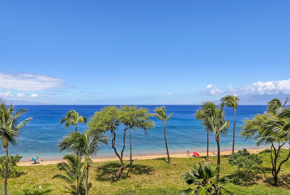 Condo in Lahaina · ★5.0 · 2 bedrooms · 4 beds · 2 baths - Photo 2