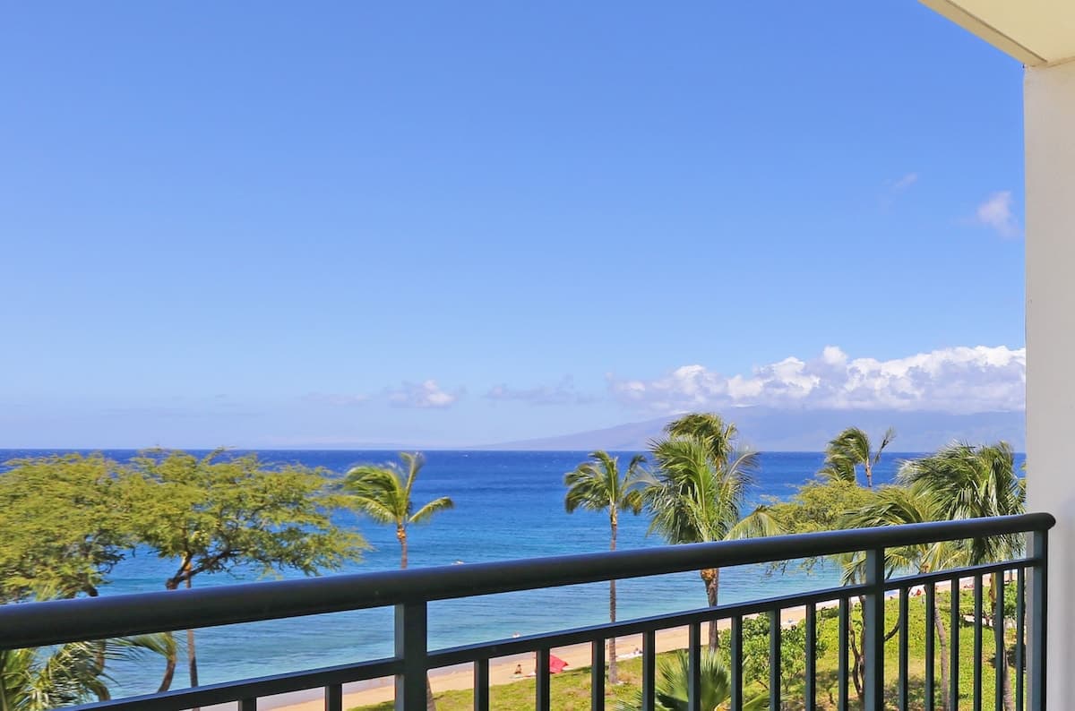 Condo in Lahaina · ★5.0 · 2 bedrooms · 4 beds · 2 baths - Photo 1
