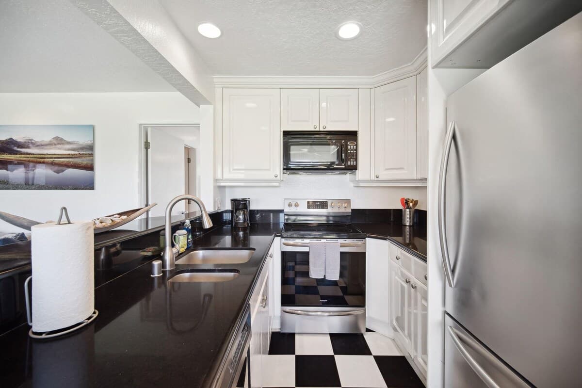 Condo in Princeville · ★4.49 · 2 bedrooms · 3 beds · 2 baths - Photo 4