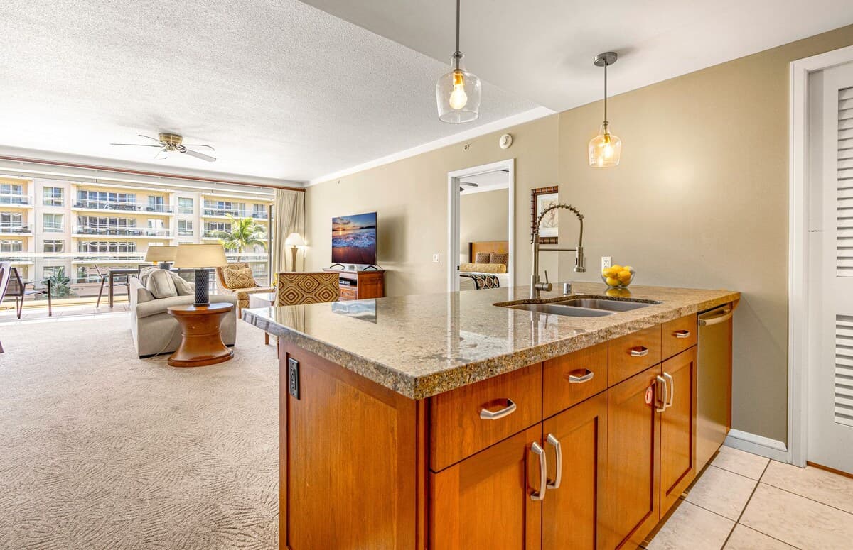 Condo in Lahaina · ★4.76 · 2 bedrooms · 3 beds · 2 baths - Photo 3