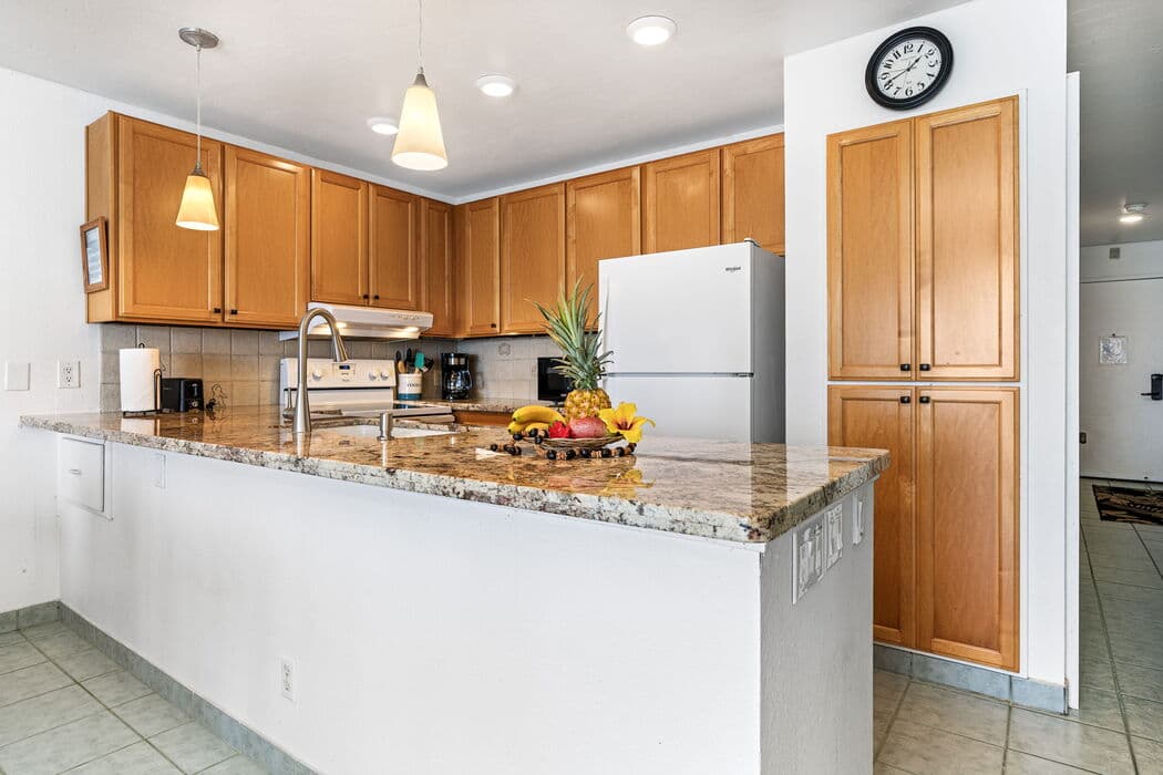 Condo in Kailua-Kona · ★4.6 · 1 bedroom · 2 beds · 1 bath - Photo 4