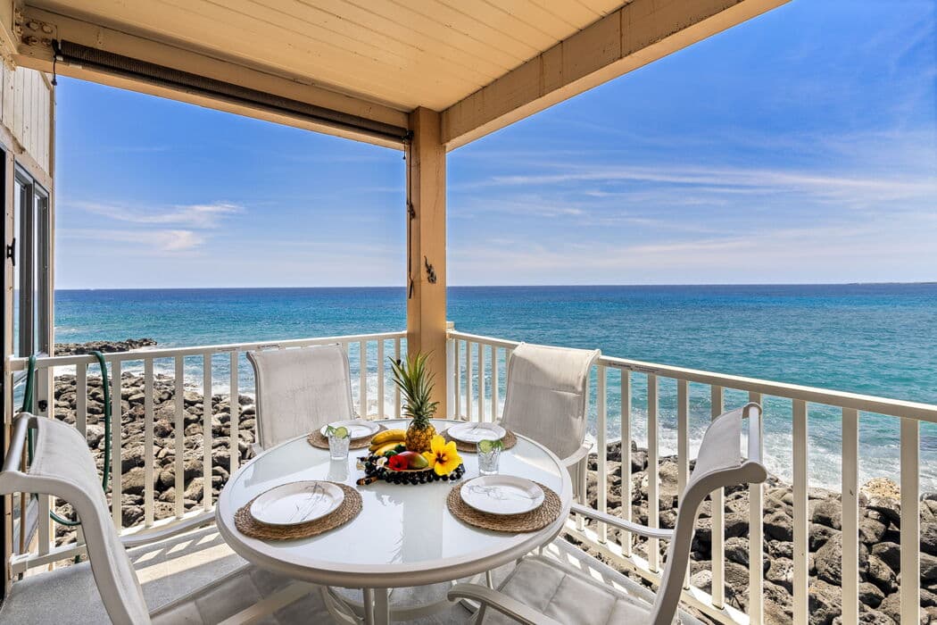 Condo in Kailua-Kona · ★4.6 · 1 bedroom · 2 beds · 1 bath - Photo 1