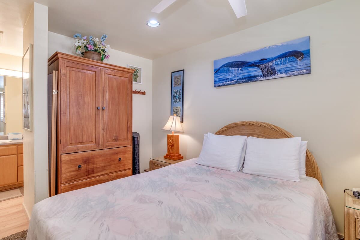 Condo in Lahaina · ★4.52 · 2 bedrooms · 4 beds · 1.5 shared baths - Photo 4
