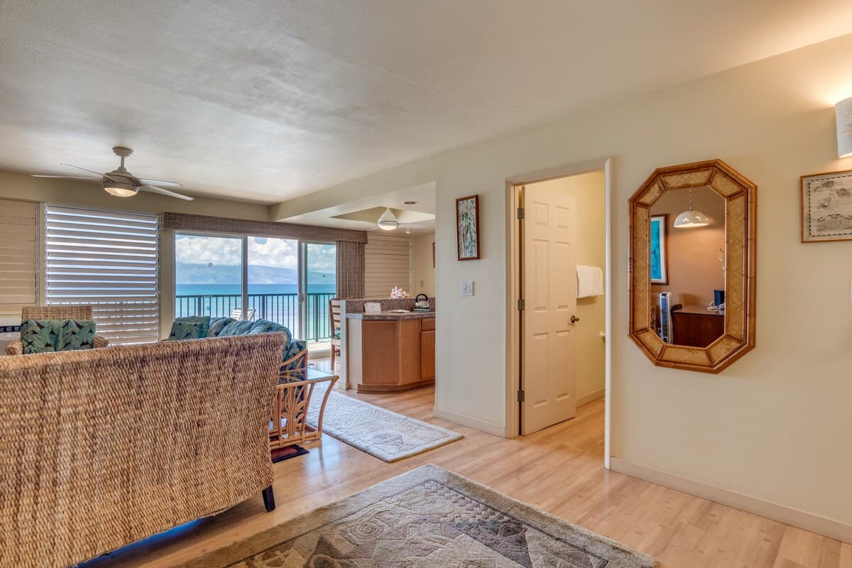 Condo in Lahaina · ★4.52 · 2 bedrooms · 4 beds · 1.5 shared baths - Photo 2