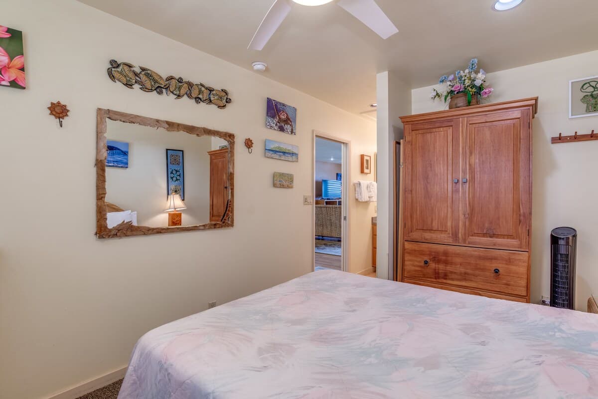 Condo in Lahaina · ★4.52 · 2 bedrooms · 4 beds · 1.5 shared baths - Photo 5