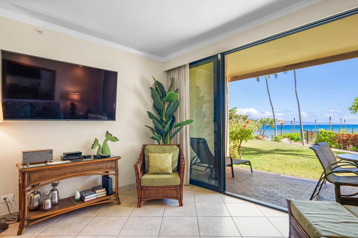 Condo in Lahaina · ★4.85 · 2 bedrooms · 3 beds · 2 baths - Photo 3