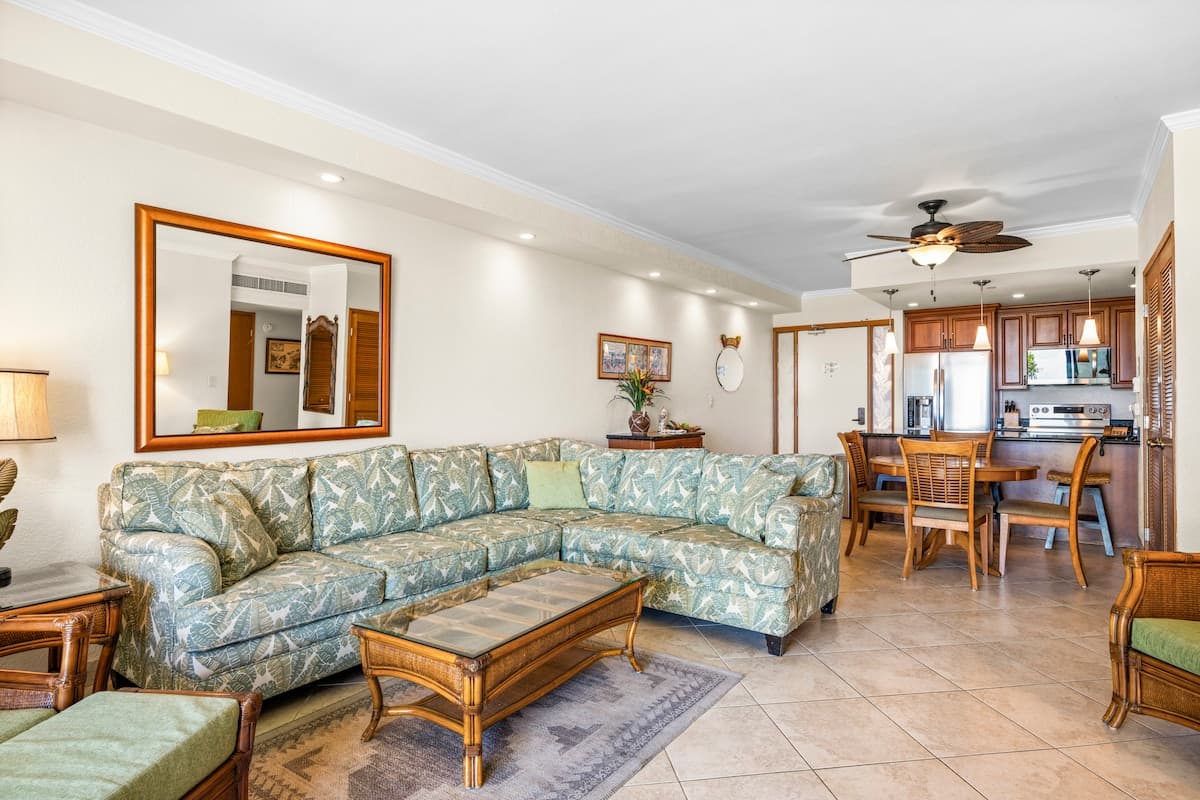 Condo in Lahaina · ★4.85 · 2 bedrooms · 3 beds · 2 baths - Photo 5
