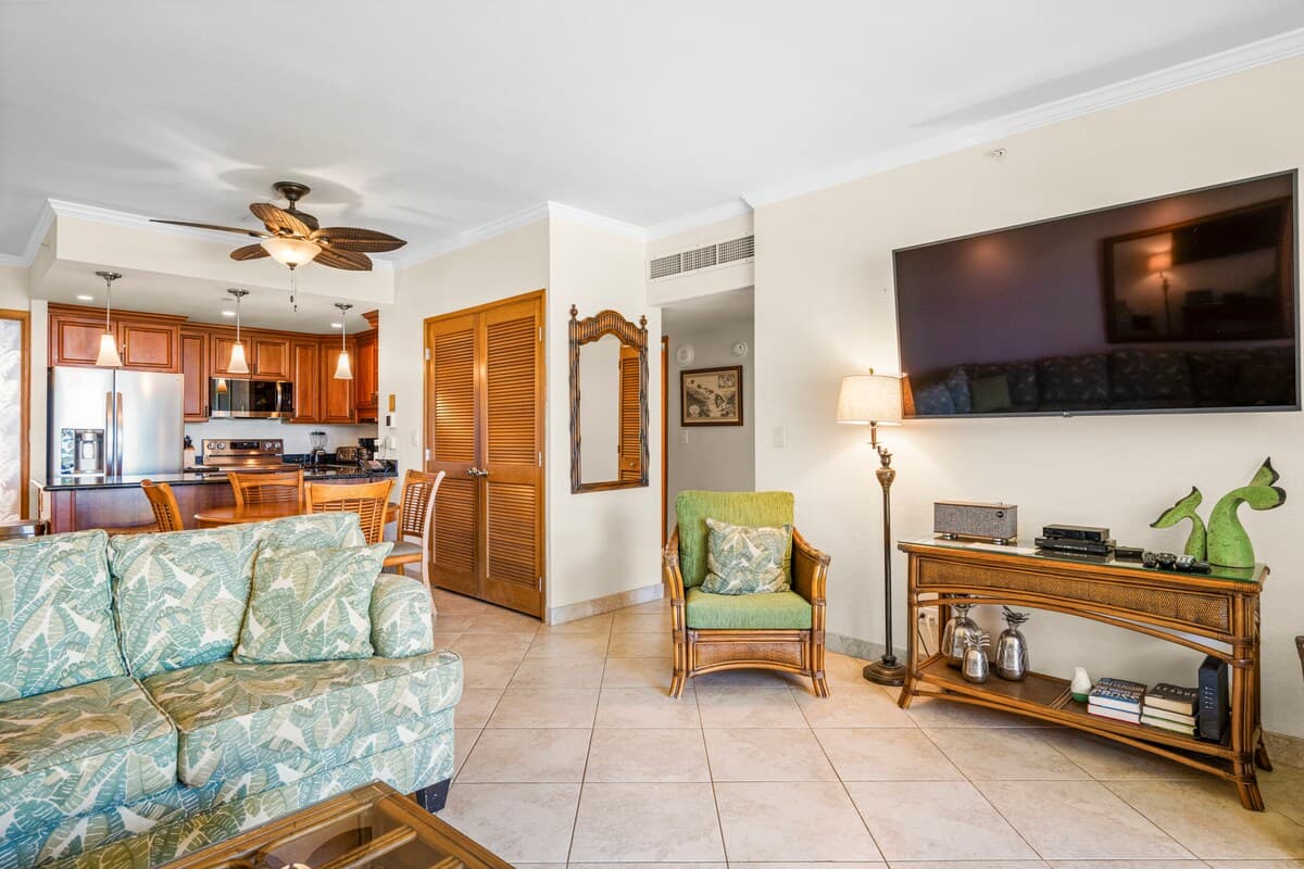 Condo in Lahaina · ★4.85 · 2 bedrooms · 3 beds · 2 baths - Photo 4
