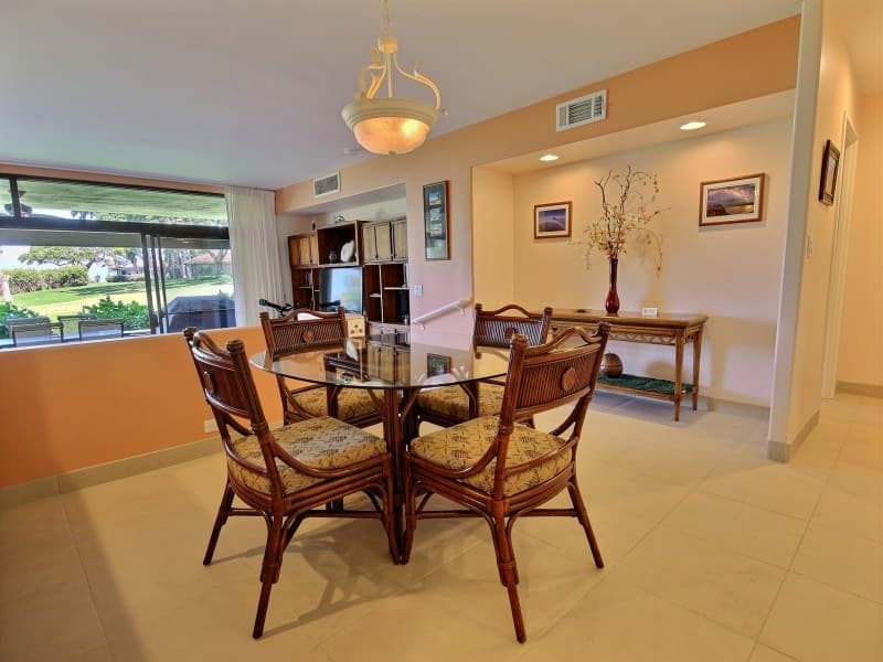 Condo in Lahaina · ★4.53 · 2 bedrooms · 4 beds · 2 baths - Photo 4