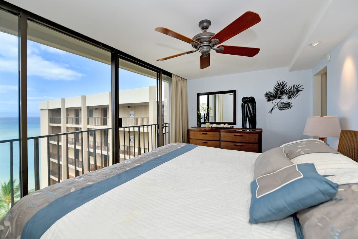 Condo in Lahaina · ★4.26 · 2 bedrooms · 2 beds · 2 baths - Photo 4
