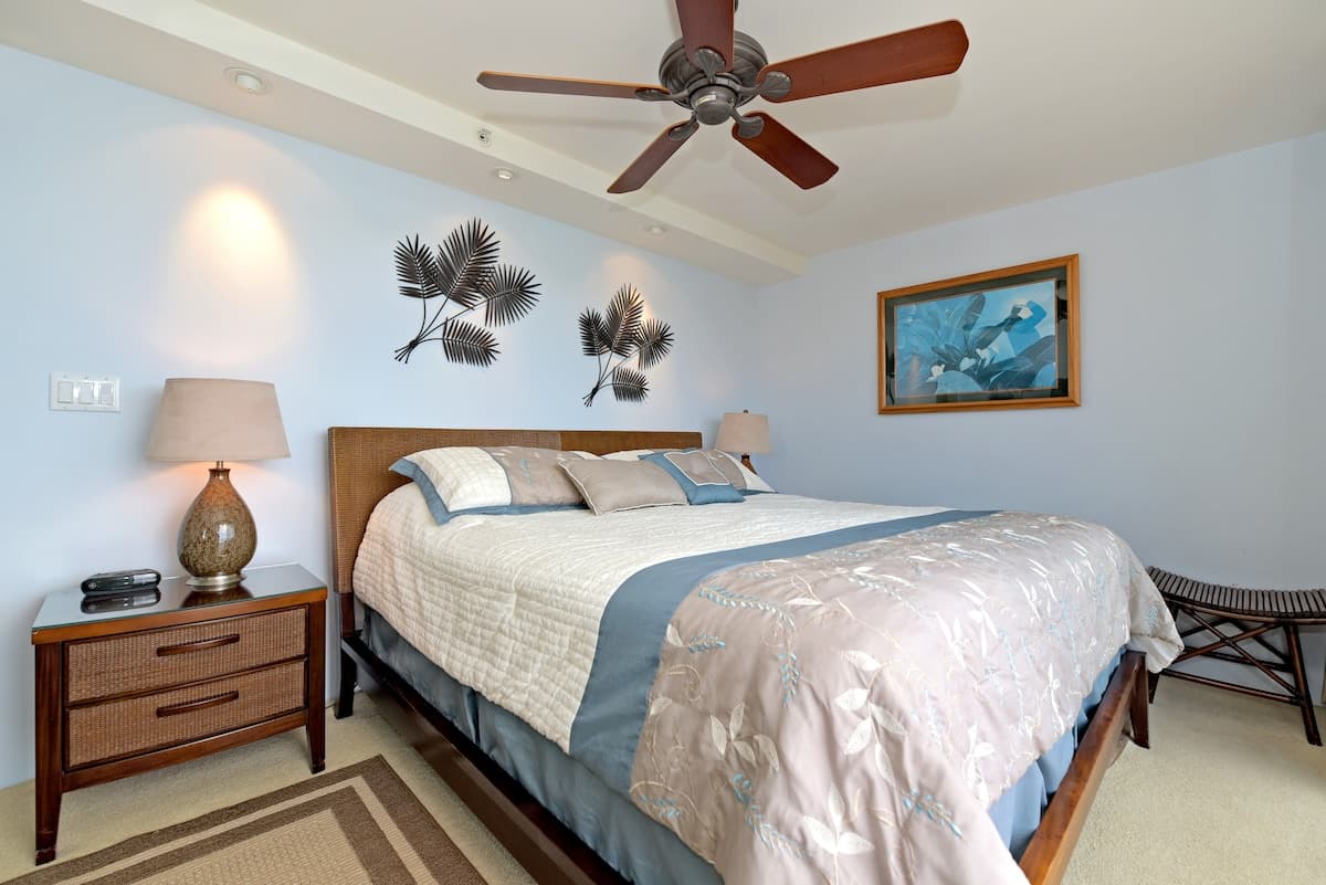 Condo in Lahaina · ★4.26 · 2 bedrooms · 2 beds · 2 baths - Photo 3