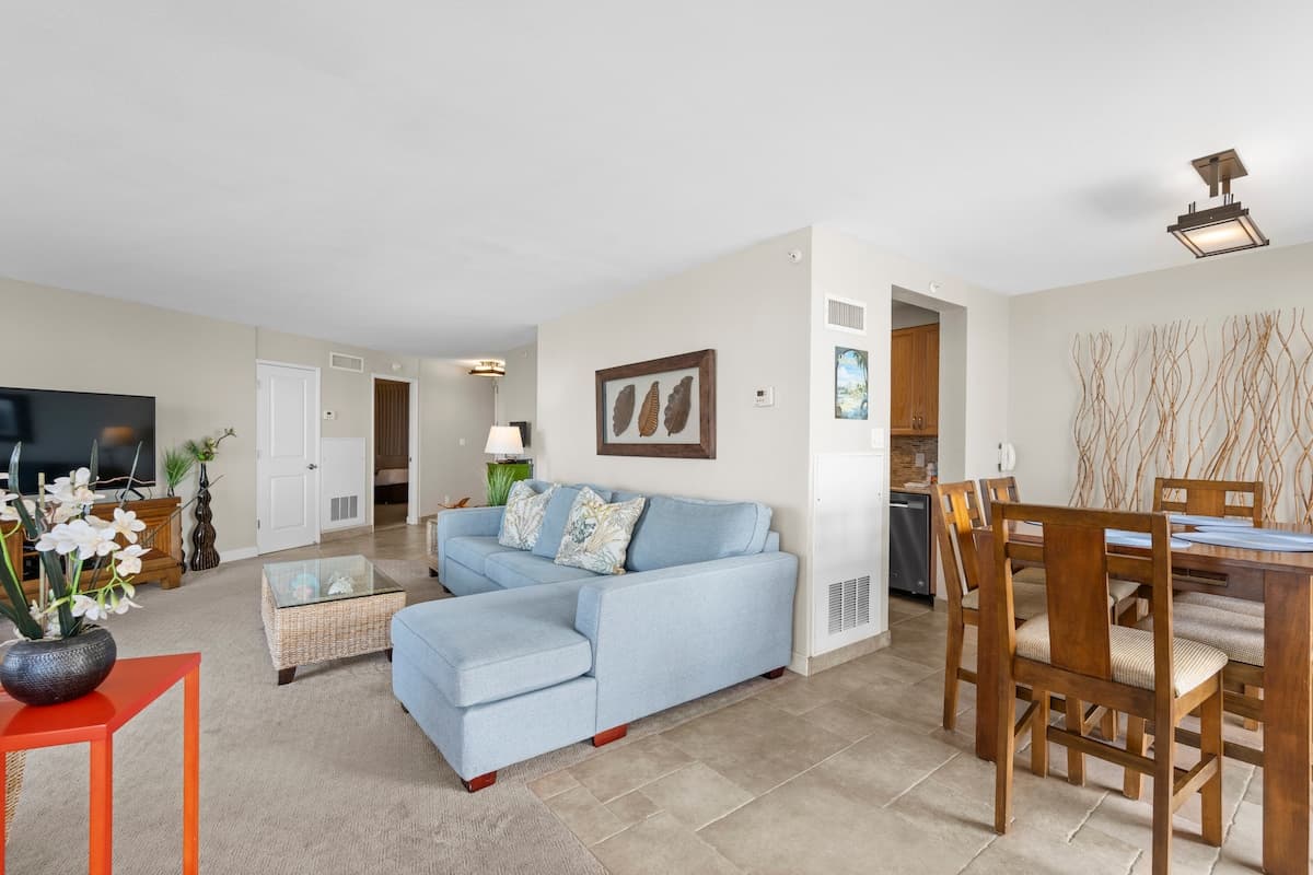 Condo in Lahaina · ★4.89 · 2 bedrooms · 3 beds · 2.5 baths - Photo 4