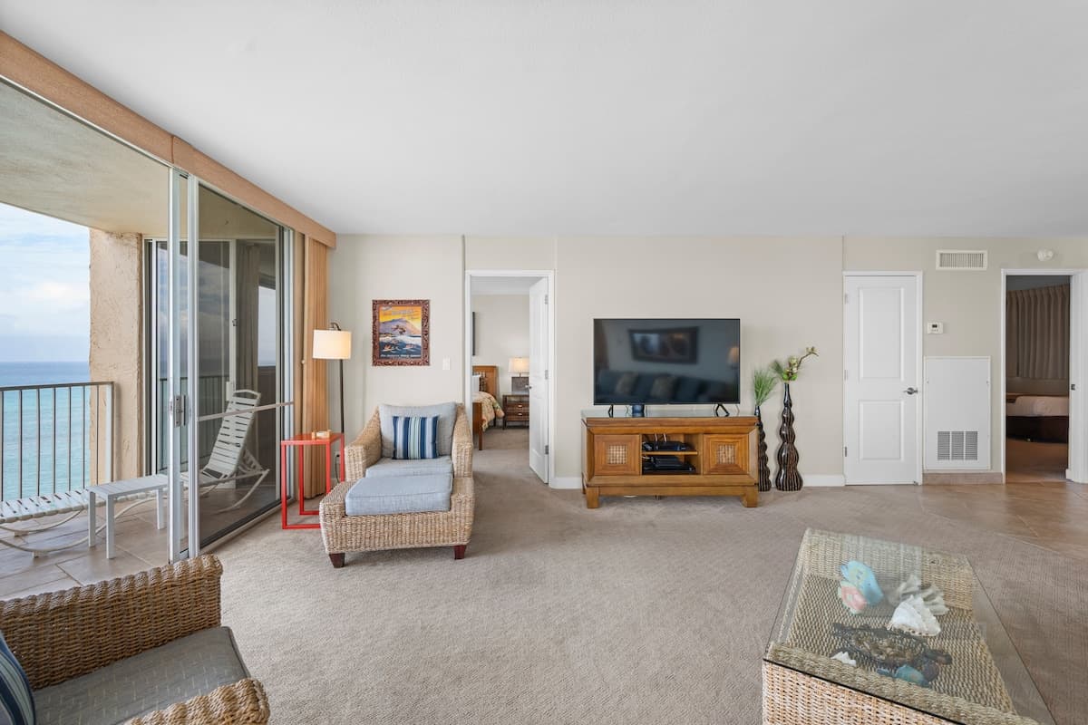 Condo in Lahaina · ★4.89 · 2 bedrooms · 3 beds · 2.5 baths - Photo 5