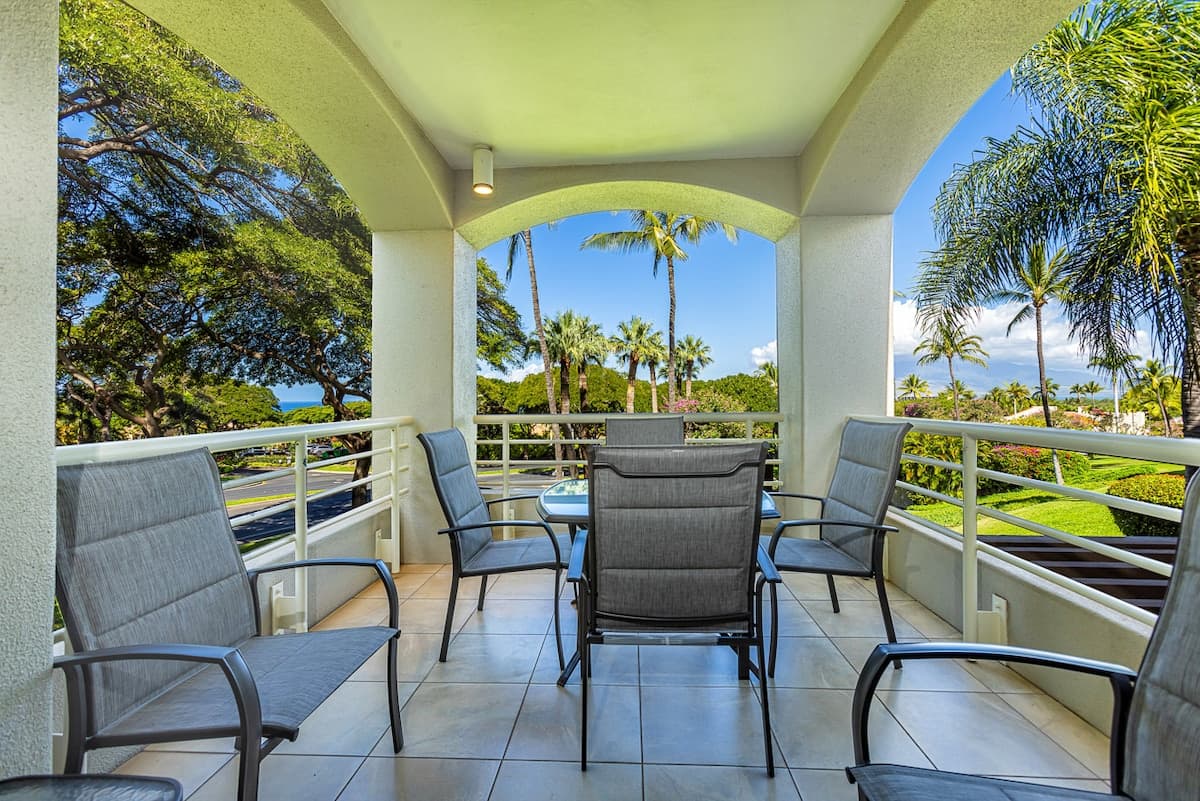Condo in Kihei · ★4.79 · 2 bedrooms · 2 beds · 2 shared baths - Photo 2