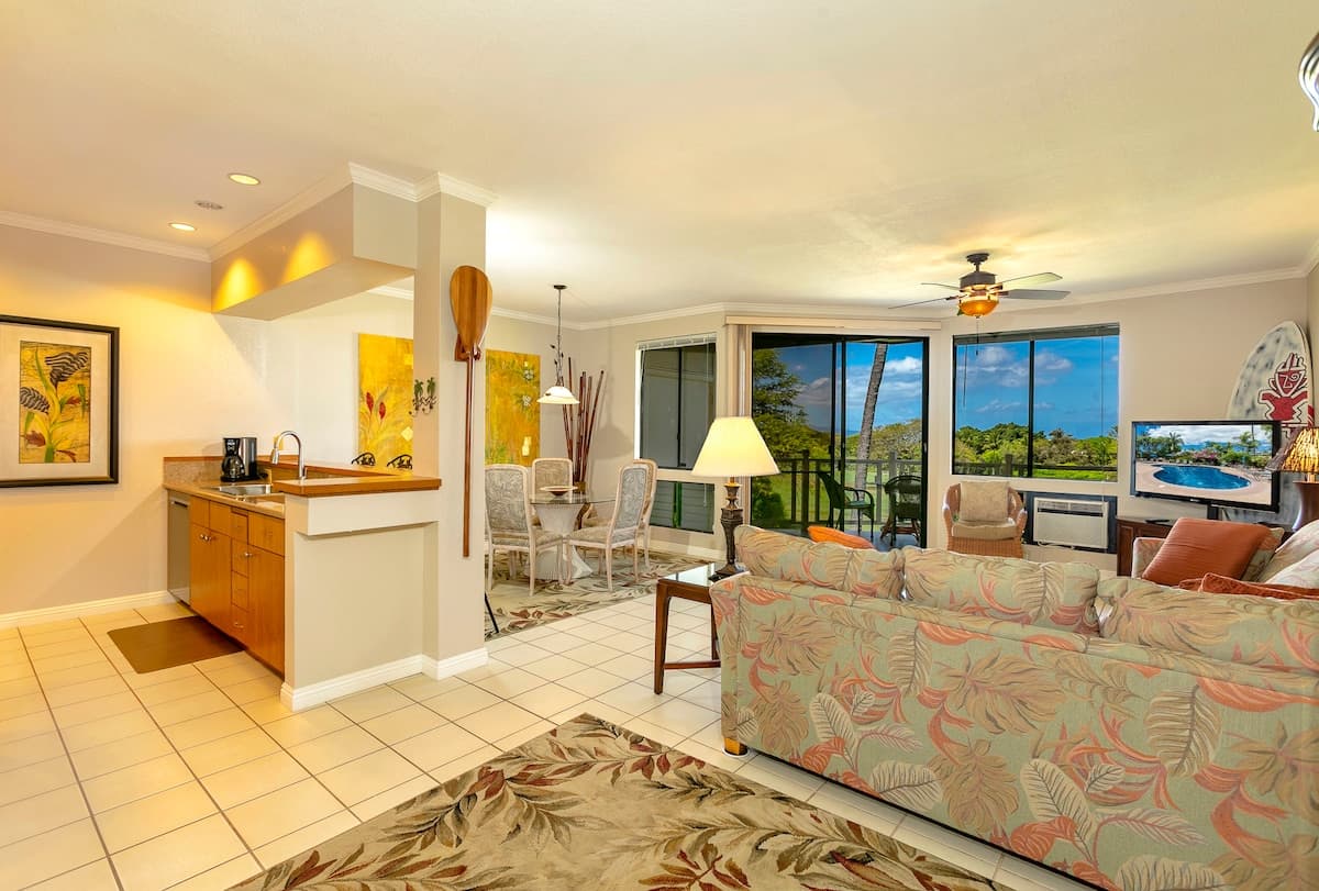 Condo in Kihei · ★4.92 · 1 bedroom · 2 beds · 2 baths - Photo 4