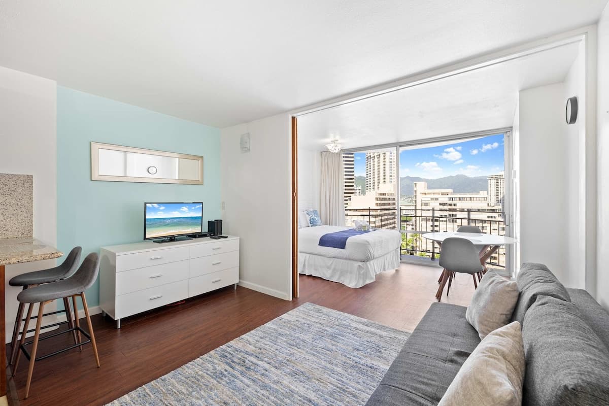 Waikiki City View Studio – Prime Spot Near Beach! - Photo 2
