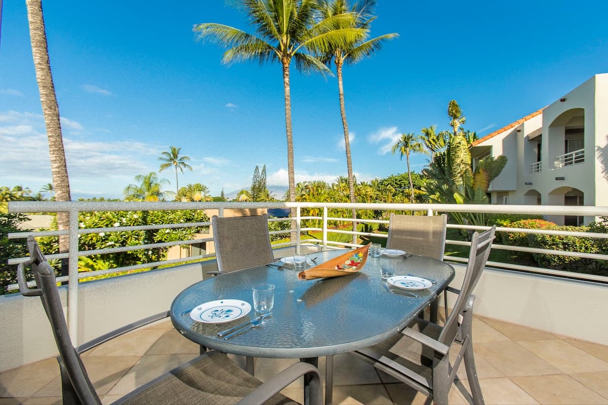 Condo in Kihei · ★4.8 · 2 bedrooms · 2 beds · 2 baths - Photo 4