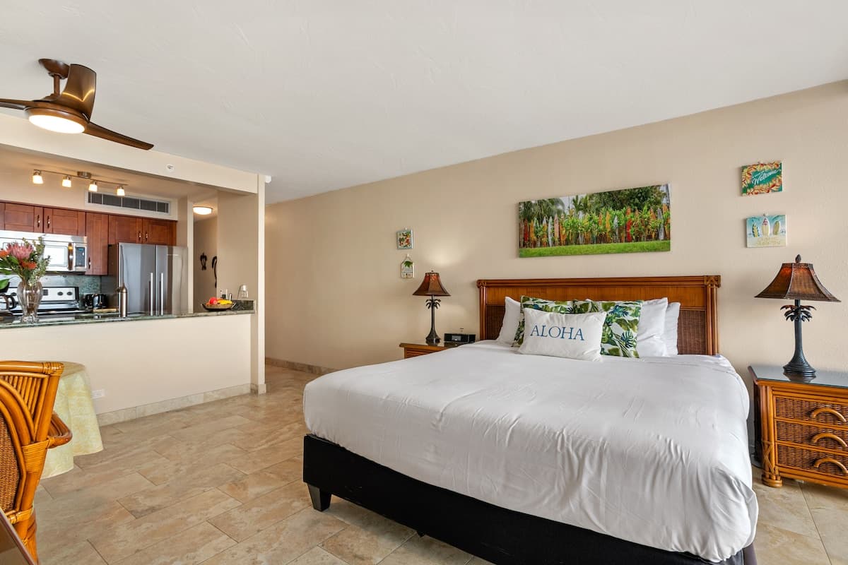 Condo in Lahaina · ★4.9 · 1 bedroom · 1 bed · 1 bath - Photo 3