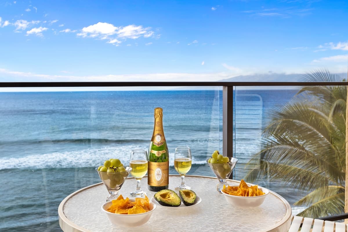 Condo in Lahaina · ★4.9 · 1 bedroom · 1 bed · 1 bath - Photo 1